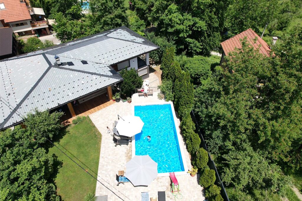 9aeb33bf 0552 49ce 955c 5a6590db7d40